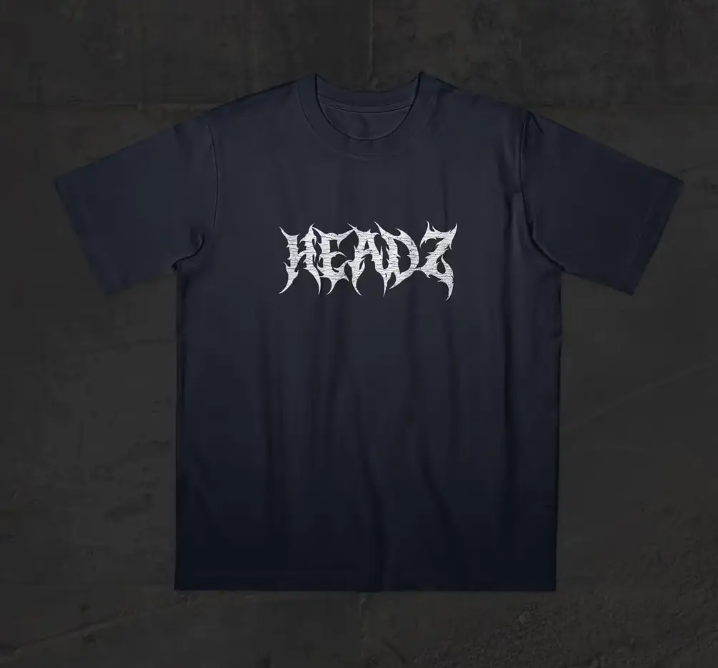 T-shirt noir au logo du groupe